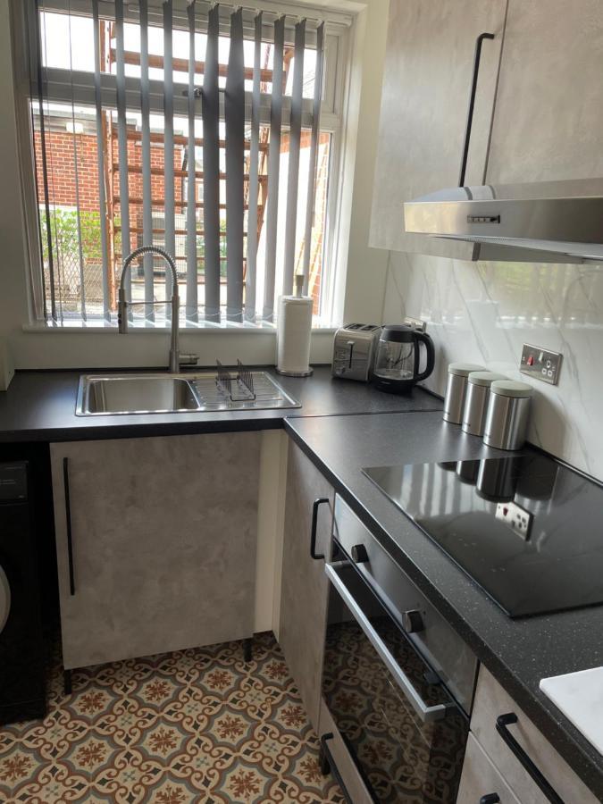 Lovely 2 Bed Apartment, Arnold Town Centre. Apartment