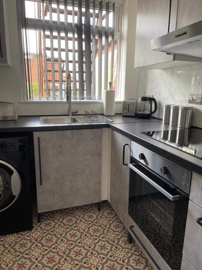 Lovely 2 Bed Apartment, Arnold Town Centre. *