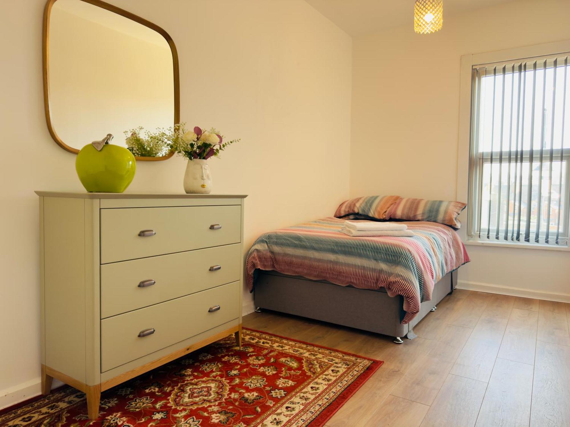 Lovely 2 Bed Apartment, Arnold Town Centre. Apartment *